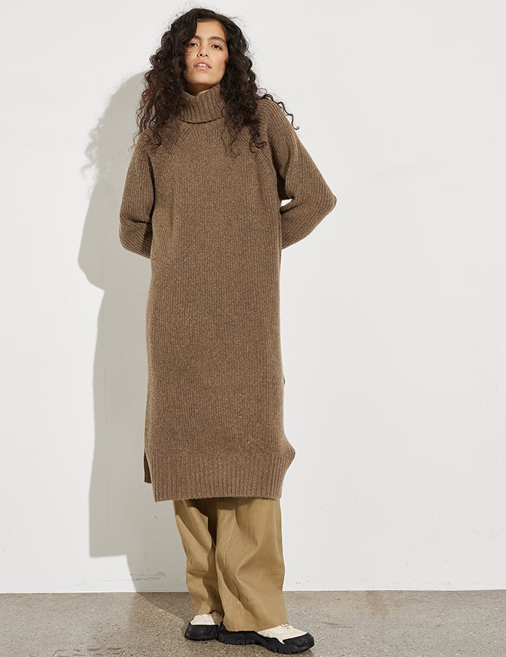 performer knit maxi dress cream Gratuita Long Sleeve Rib Maxi Dress | Cream | Womens main image 1