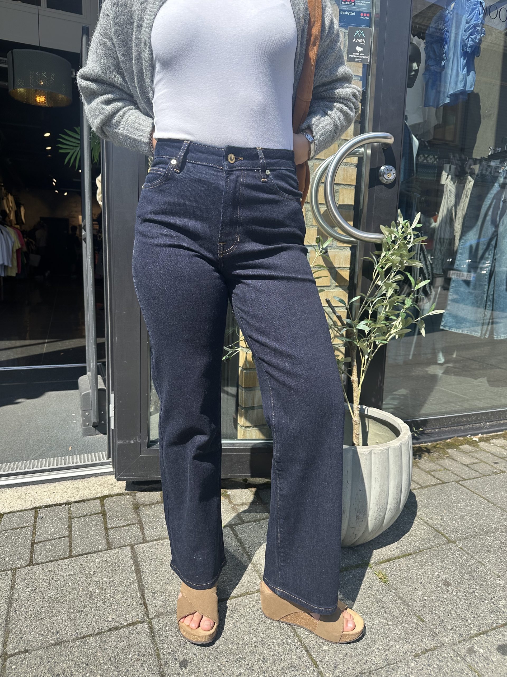 MIA STRAIGHT JEANS