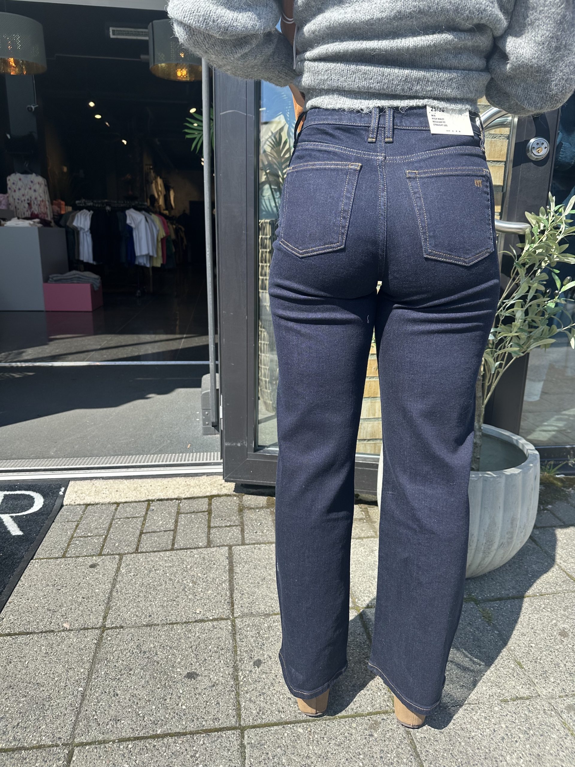 MIA STRAIGHT JEANS