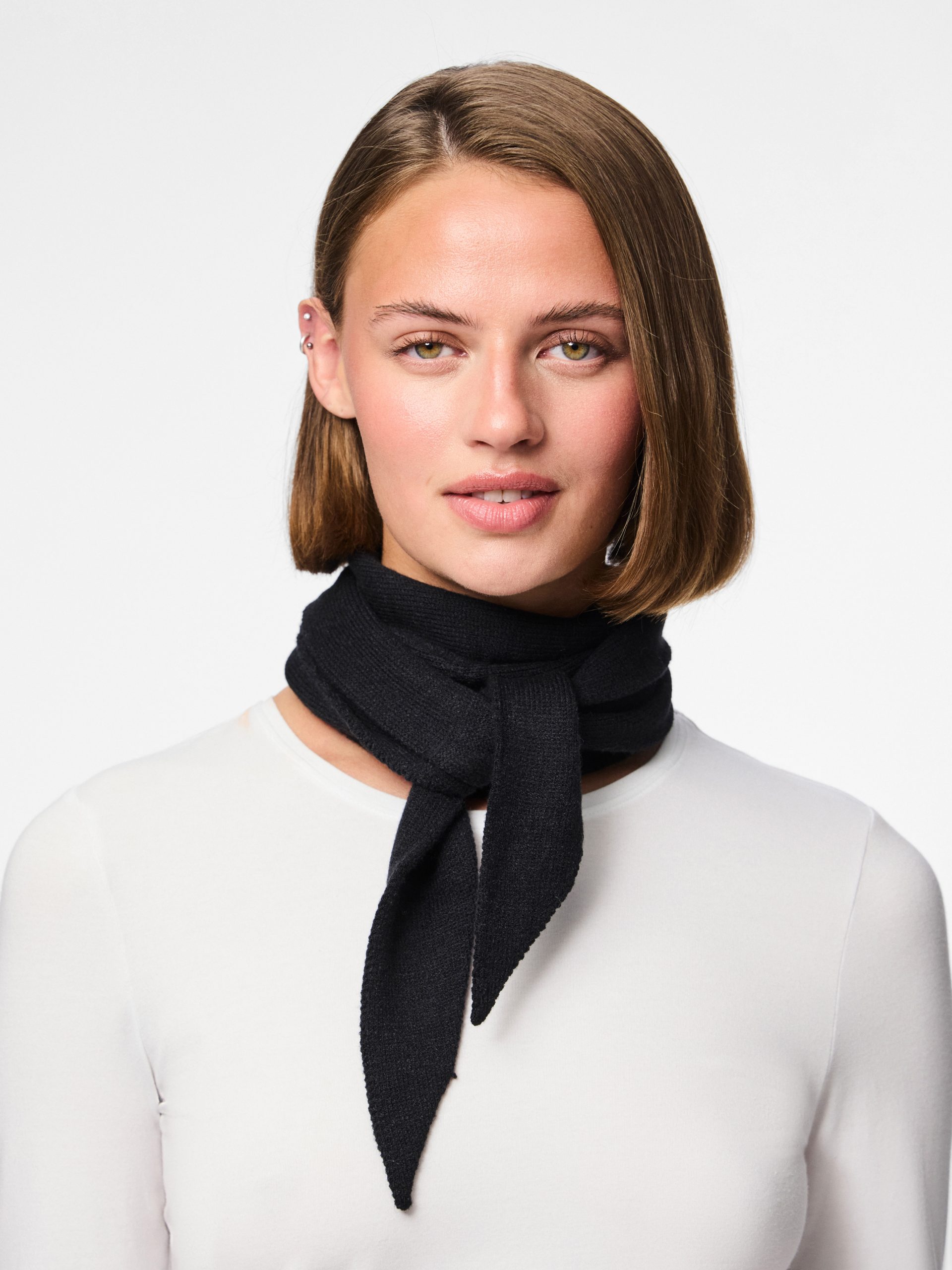 Pckomma Triangle Scarf Black main image 1