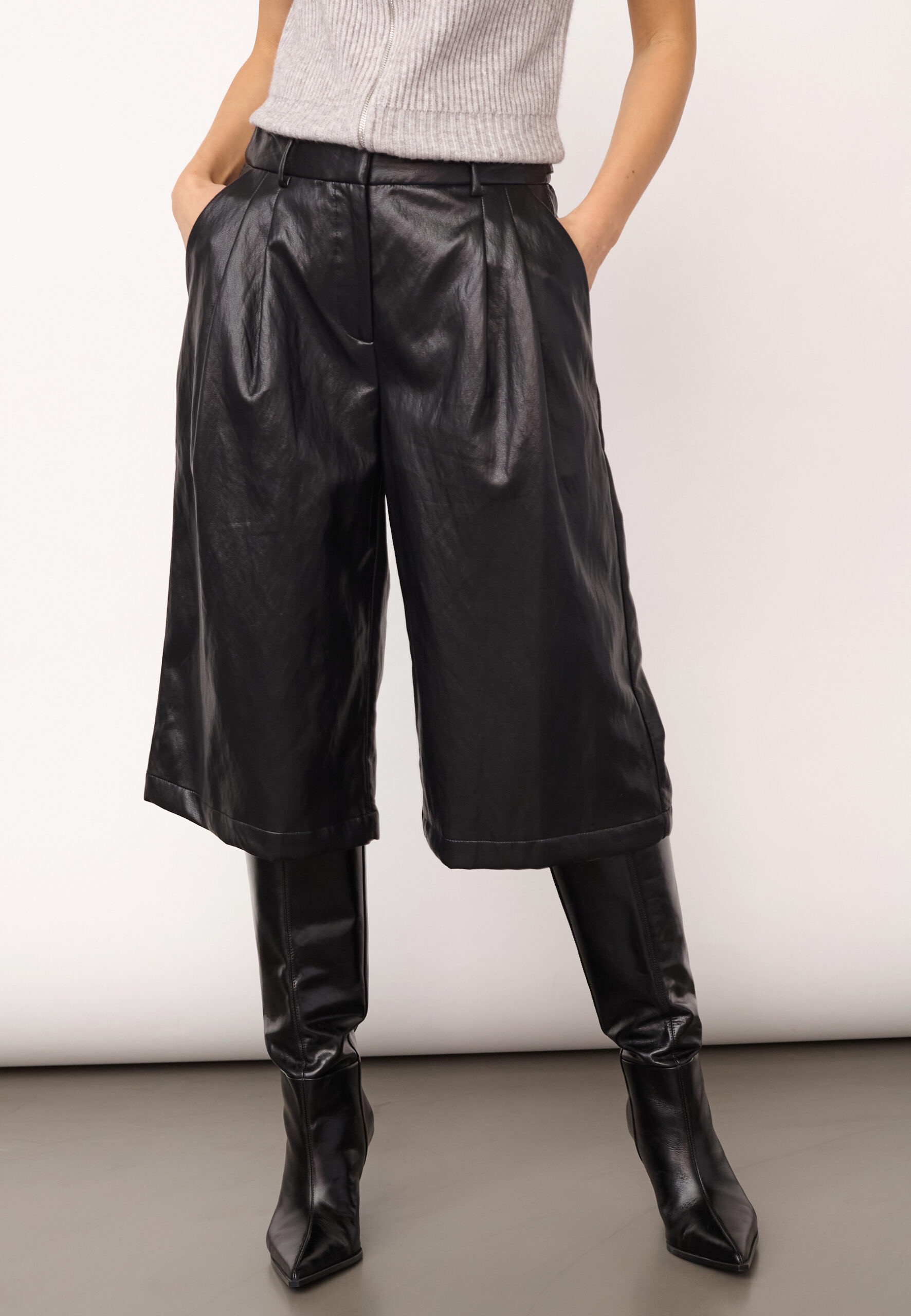 GITTCC PLEAT BERMUDA