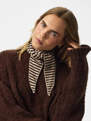 PCKOMMA TRIANGLE SCARF