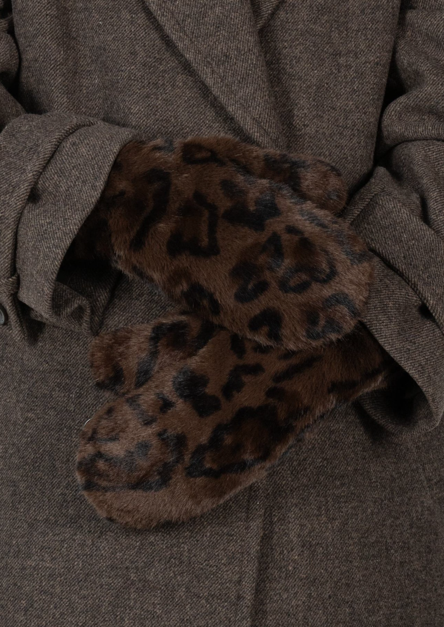 FURRY MITTENS