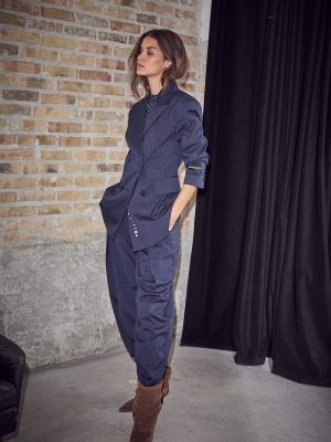 NAVY PIN PLEAT PANT