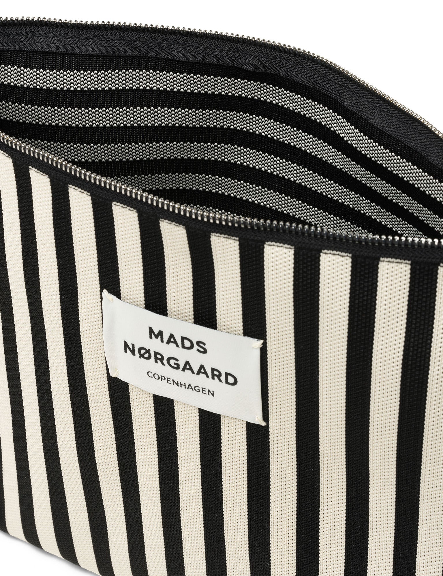 KNIT STRIPE HILDEN TOILETRY BAG